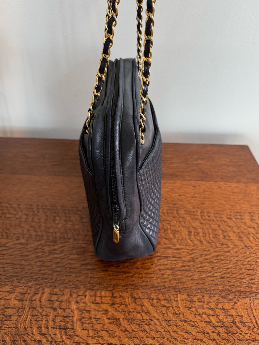 Bally Vintage Quilted Lambskin Midnight Blue Bag with Woven Chain - Picture 4 of 16